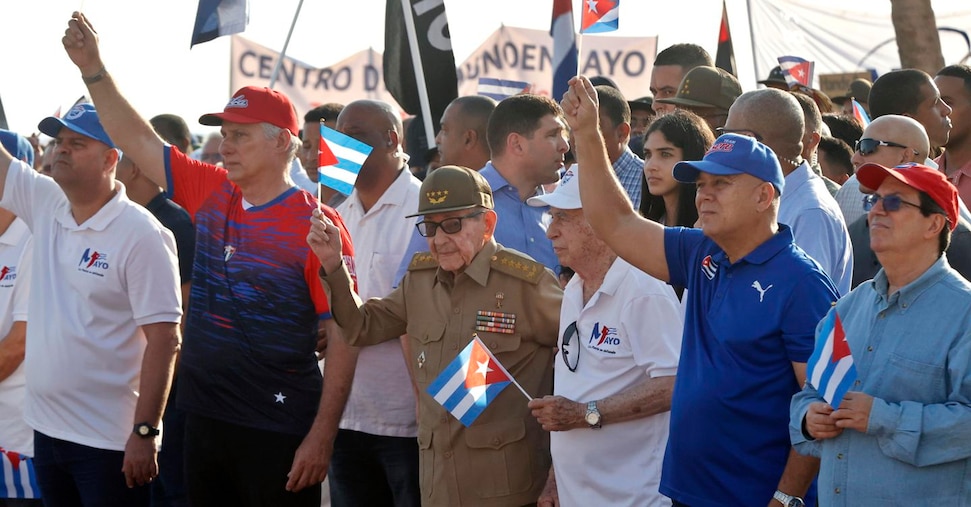 La minaccia di Trump a Cuba: una portaerei Usa a 100 metri dalla costa