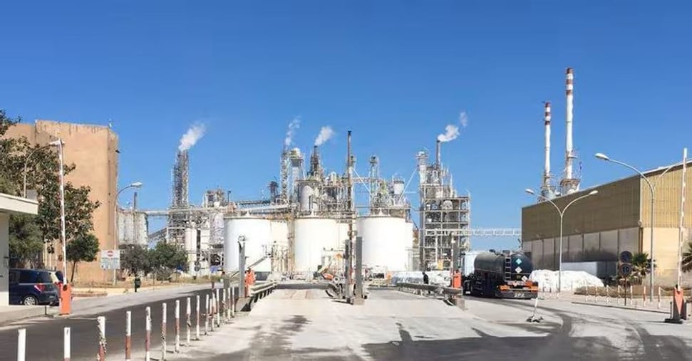 Fluorsid, verso stop della produzione e riduzione del personale a causa della crisi di Hormuz