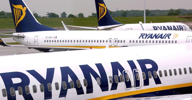 (FILE) A file picture dated 10 May 2007 shows Ryanair planes at Dublin airport in Dublin, Ireland. ANSA/ANDY RAIN EPA