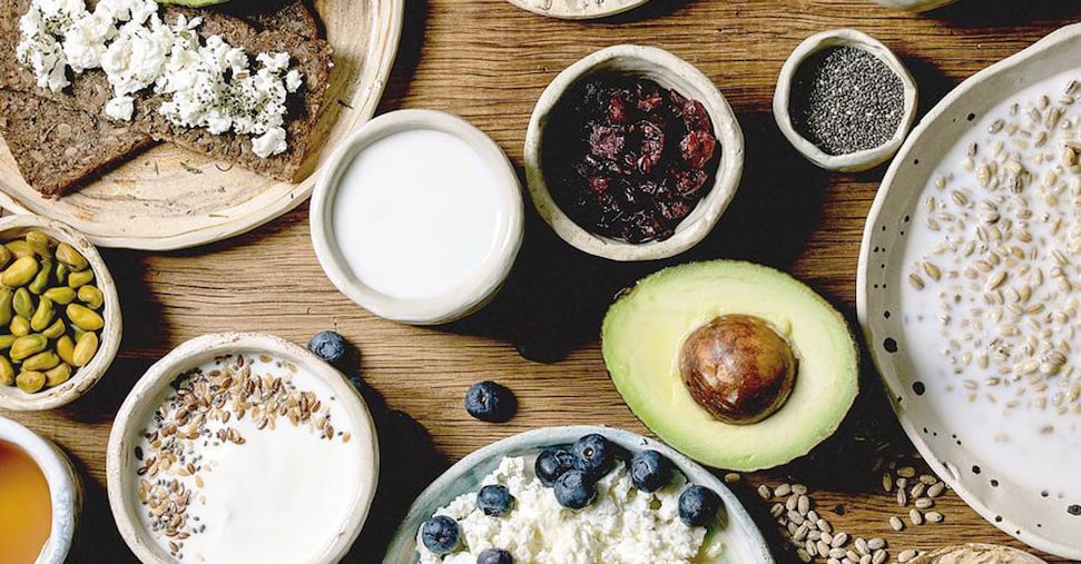 Meno latte e biscotti, più kefir e frutta secca: così cambia la colazione degli italiani