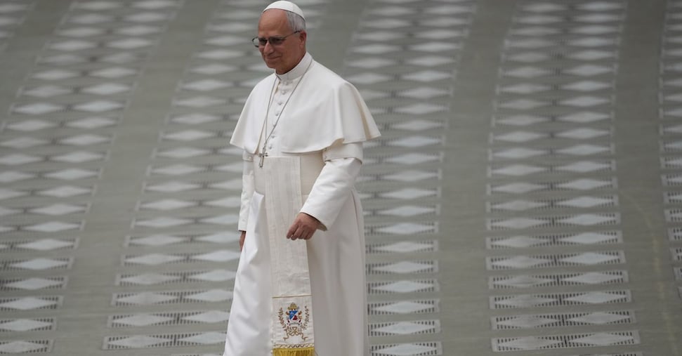 Il Papa chiama il servizio clienti della sua banca ma nessuno gli crede