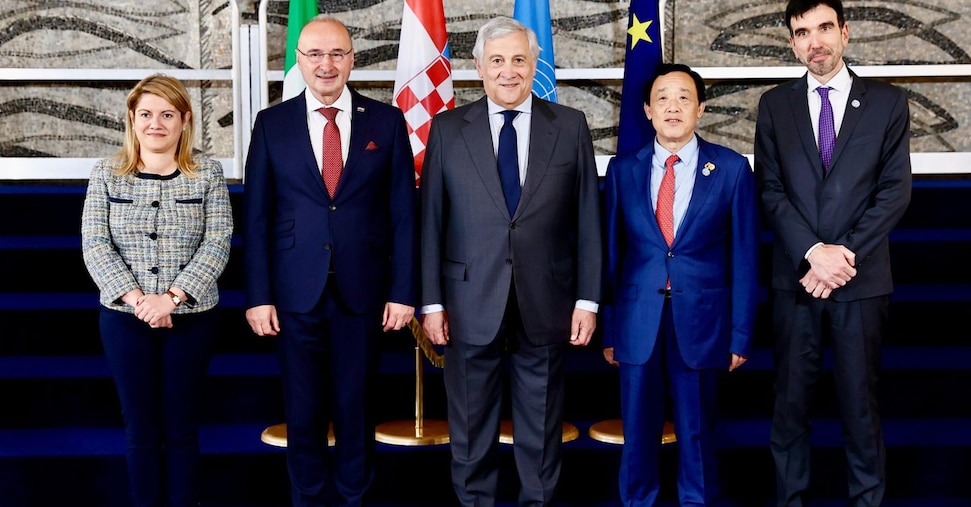 Crisi di Hormuz, Tajani: «Nasce a Roma una coalizione che si occuperà di sicurezza alimentare e fertilizzanti»