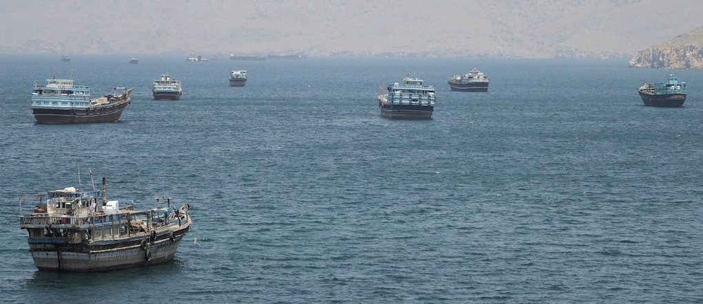 Navi nello Stretto di Hormuz, Musandam, Oman, 8 maggio 2026. REUTERS/Stringer REUTERS