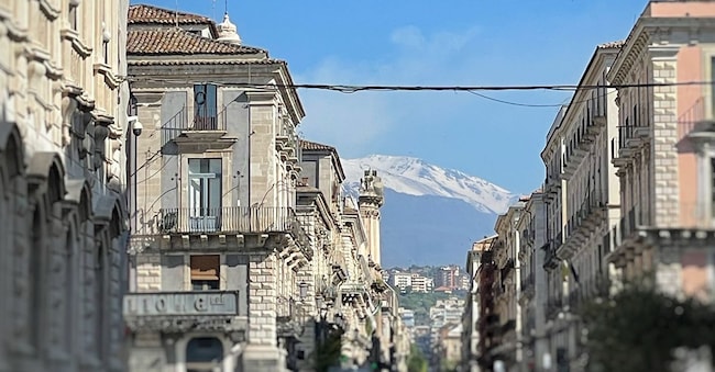 Vista sull’Etna da via Etnea - Catania (Foto: Erika Scafuro)