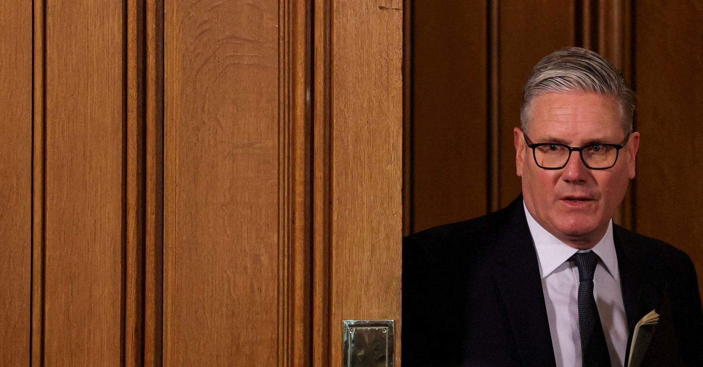 Uk, quattro dimissioni nel governo: Starmer in bilico