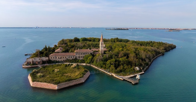 L’Isola di Poveglia, nella Laguna di  Venezia Shutterstock