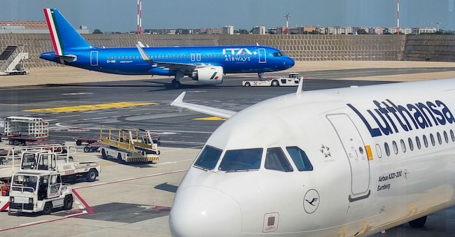 Aerei di Ita e Lufthansa all'aeroporto 'Leonardo Da Vinci' a Fiumicino (Roma), 25 maggio 2025. ANSA/TELENEWS ANSA