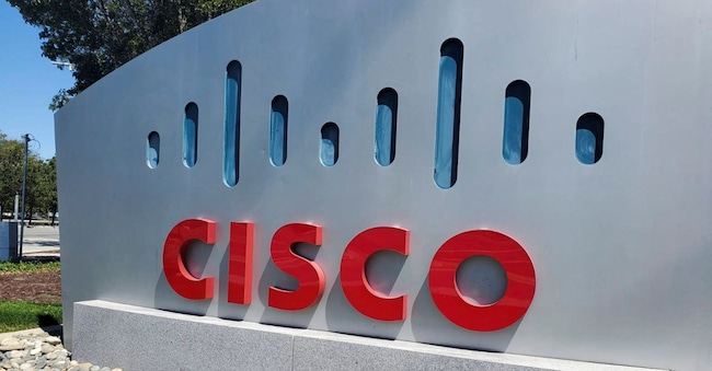  Un cartello con il logo del colosso delle tecnologie per le comunicazioni e la sicurezza Cisco Systems Inc, visibile all'esterno di uno dei suoi uffici a San Jose, in California (Stati Uniti) REUTERS
