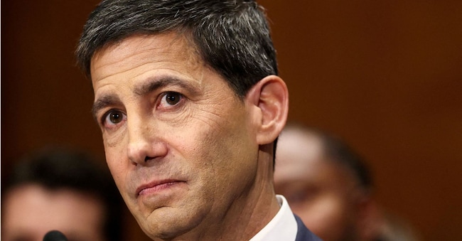 FOTO D'ARCHIVIO: Kevin Warsh, candidato del presidente degli Stati Uniti Donald Trump alla presidenza della Federal Reserve, testimonia durante l'audizione di conferma davanti alla Commissione bancaria del Senato a Capitol Hill, Washington, D.C., Stati Uniti, il 21 aprile 2026. REUTERS/Kevin Lamarque/Foto d'archivio REUTERS