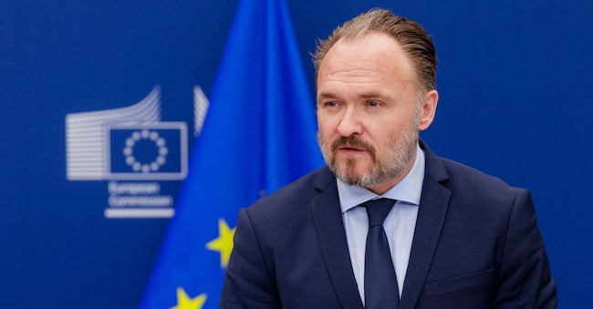Il commissario europeo per l'Energia e l'Edilizia abitativa Dan Jorgensen interviene durante una conferenza stampa con il ministro dell'Energia della Moldavia al termine del 7° Dialogo di alto livello sull'energia presso la Commissione europea, a Bruxelles, in Belgio, il 5 maggio 2026. La Commissione europea e la Moldavia hanno tenuto a Bruxelles il 7° Dialogo di alto livello sull'energia, ribadendo la loro forte partnership in materia di sicurezza energetica e la graduale integrazione della Moldavia nel mercato energetico europeo.  EPA/OLIVIER MATTHYS EPA