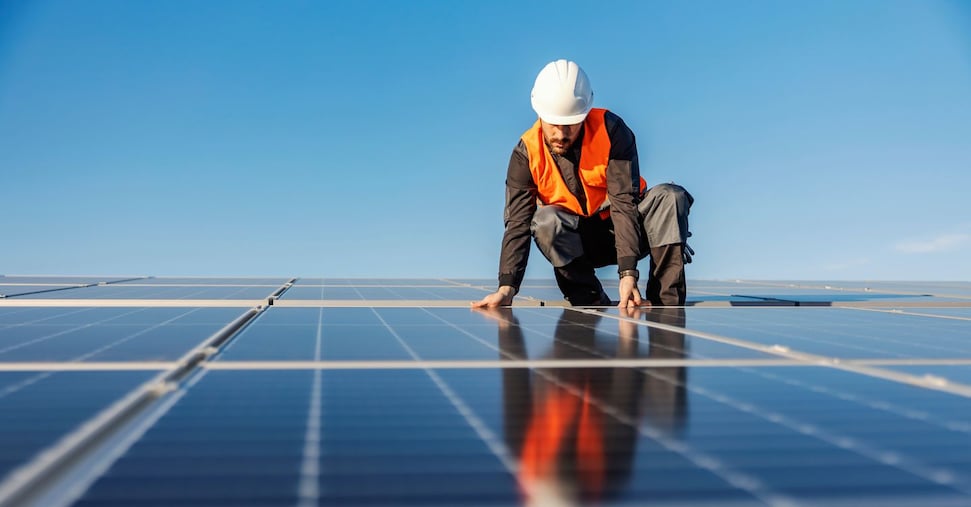 Sistema energetico, 100 miliardi al 2035 per tagliare i prezzi