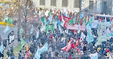 Una manifestazione di tutte le sigle dei sindacati bancari