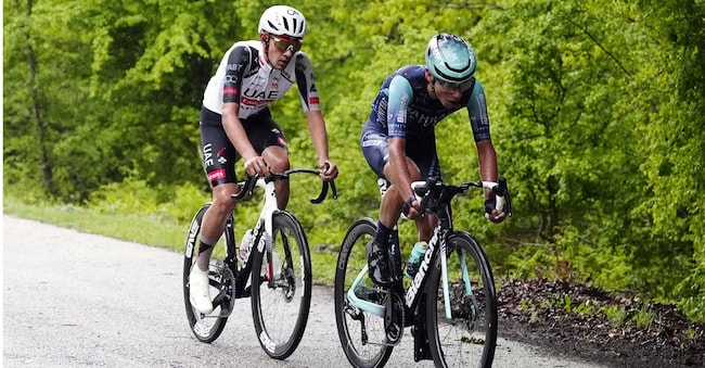 Il portoghese Afonso Oliveira Eulálio della Bahrain Victorious e lo spagnolo Igor Arrieta Lizarraga della UAE Team Emirates XRG durante la quinta tappa del Giro d’Italia, da Praia a Mare a Potenza, in Italia, mercoledì 13 maggio 2026. (Foto di Fabio Ferrari/LaPresse) LAPRESSE