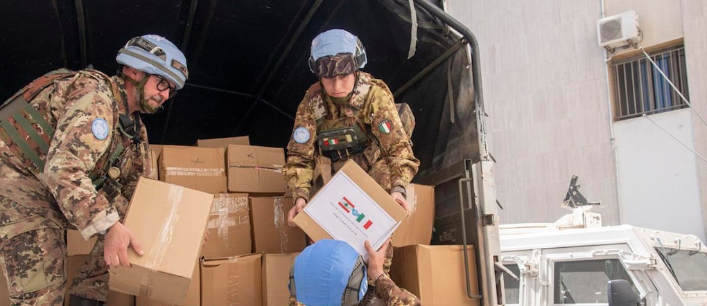 Operatori Unifil distribuiscono aiuti nel sud del Libano 7146