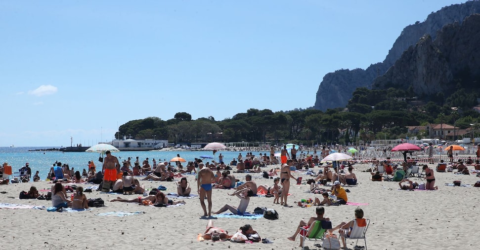 Mondello, concessione in bilico per l’estate: la decisione dei giudici tra lunedì e martedì Mondello, concessione in bilico per l’estate: la decisione dei giudici tra lunedì e martedì