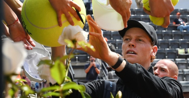 L'italiano Jannik Sinner al termine del suo incontro di singolare maschile contro il russo Andrey Rublev durante il torneo di tennis Italian Open a Roma, Italia, il 14 maggio 2026. ANSA/ALESSANDRO DI MEO ANSA/ALESSANDRO DI MEO