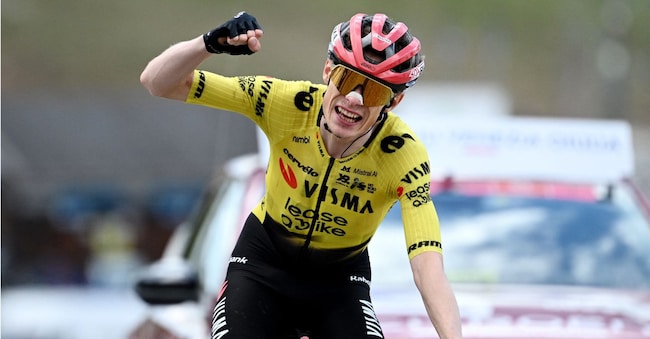Ciclismo - Giro d'Italia - 7ª tappa - Da Formia a Blockhaus - Italia - 15 maggio 2026 Jonas Vingegaard del Team Visma | Lease a Bike taglia il traguardo e vince la 7ª tappa REUTERS/Jennifer Lorenzini REUTERS