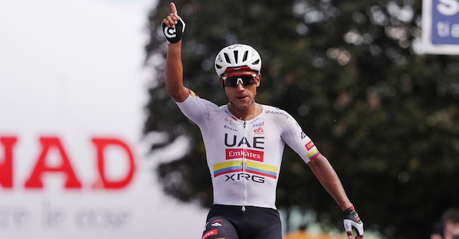 Il vincitore della tappa, l'ecuadoriano Manuel Jhonatan Narvaez dell'UAE Team Emirates XRG, durante l'ottava tappa del Giro d'Italia, da Chieti a Fermo LAPRESSE