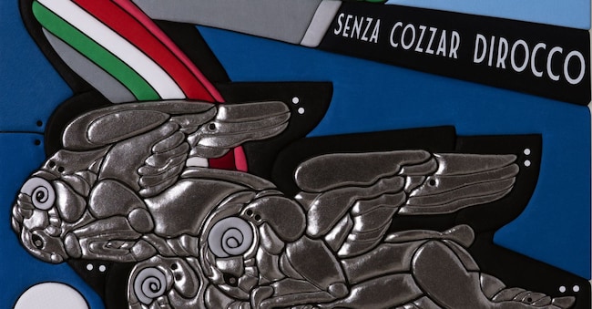 A Stefano Bressani, celebre per le sue sculture vestite che utilizzano tessuti di abiti, il Premio Caproni per l’opera Flying Caproni