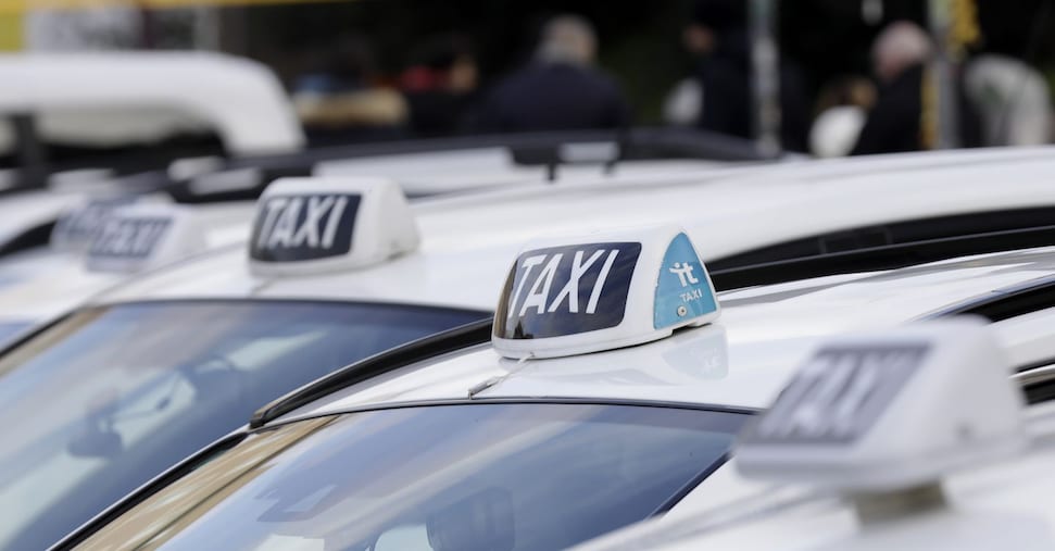 Redditi dei tassisti italiani: crescita modesta e disparità territoriali nel 2024 Redditi dei tassisti italiani: crescita modesta e disparità territoriali nel 2024