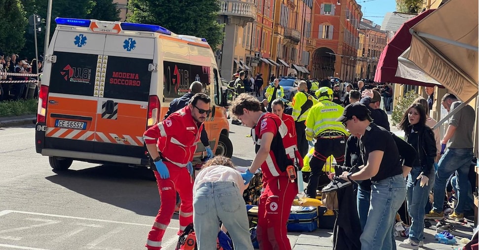 Modena: in auto falcia una decina di pedoni, poi accoltella passanti. Ci sono feriti