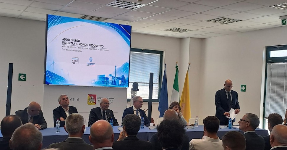 Ex Blutec, Urso tiene aperto il dossier Termini e annuncia data center in Sicilia Ex Blutec, Urso tiene aperto il dossier Termini e annuncia data center in Sicilia