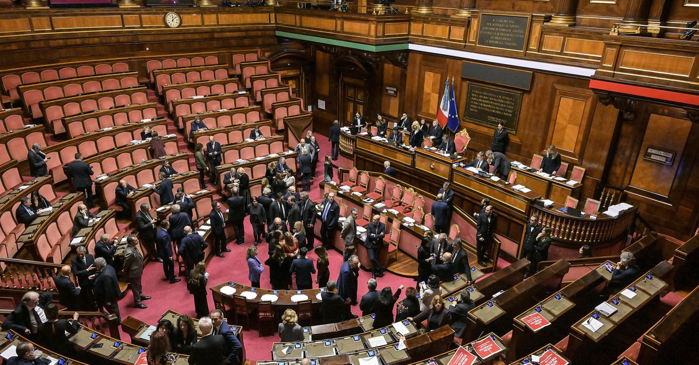 Difesa, «rivedere spesa Nato al 5% del Pil»: poi  la retromarcia della maggioranza. Opposizioni all’attacco
