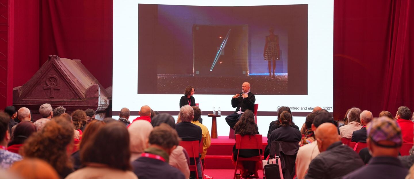N° C MAGAZINE HUSSEIN CHALAYAN チャラヤン The thousand transformations of Hussein Chalayan - Il Sole 24 ORE