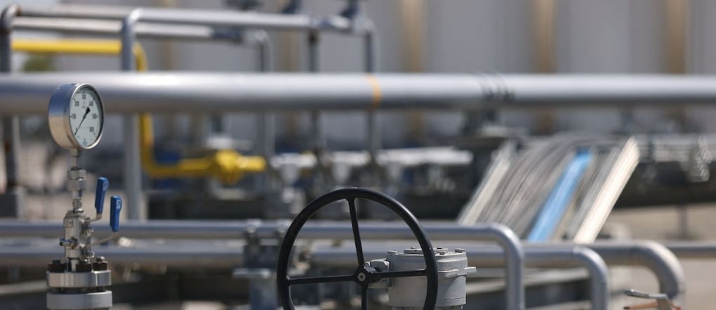 Valvole e tubazioni del nuovo impianto di produzione di gas del gruppo petrolifero e del gas austriaco OMV nel giacimento di Wittau, vicino a Glinzendorf, in Austria, 18 maggio 2026. REUTERS/Leonhard Foeger REUTERS