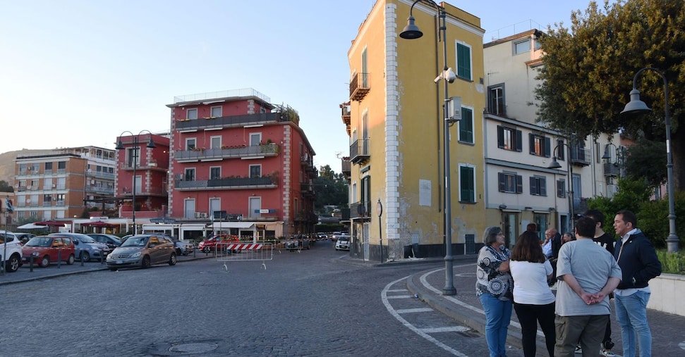 Terremoto ai Campi Flegrei, scossa di magnitudo 4.4. Terremoto ai Campi Flegrei, scossa di magnitudo 4.4.