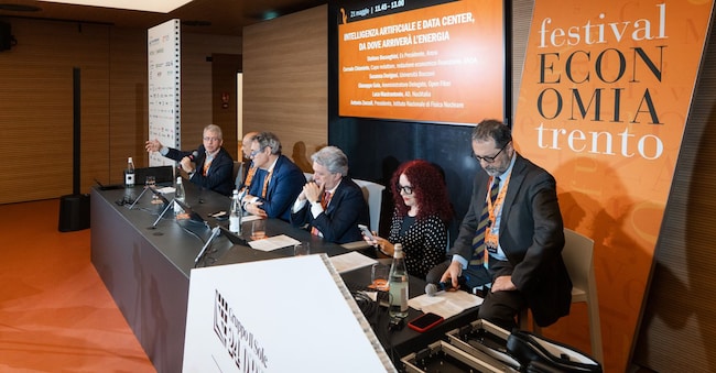 Intelligenza artificiale e data center, da dove arriverà l’energia

Nella foto: Antonio Zoccoli; Luca Mastrantonio; Stefano Besseghini; Giuseppe Gola;  Susanna Dorigoni;  Corrado Chiominto