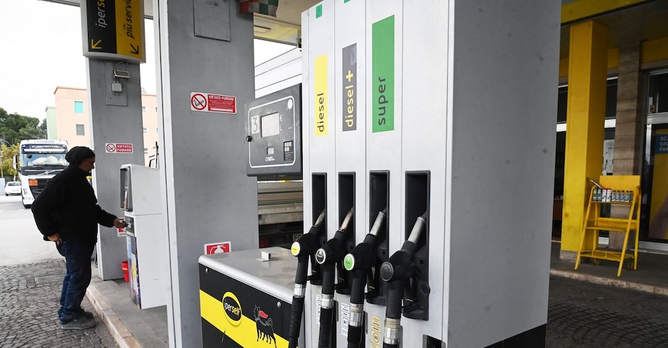 Caro carburanti, verso taglio accise fino a prima settimana giugno