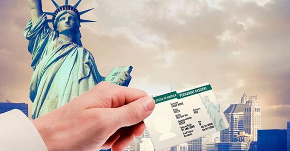 Trump obbliga chi chiede la Green Card a tornare prima nel Paese d’origine