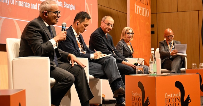 Nuovi protagonisti sullo scacchiere internazionale, chi avanza e chi rimane indietro
Nella foto: Abdulla Ali Ateeq Obaid Alsubousi; Yang Yao; Marcello Signorelli; Adriana Castagnoli; Enrico Franco