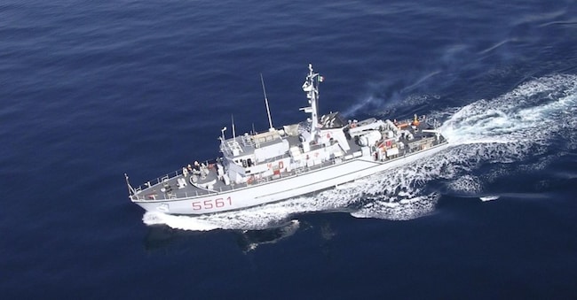 Il cacciamine Rimini in navigazione ANSA