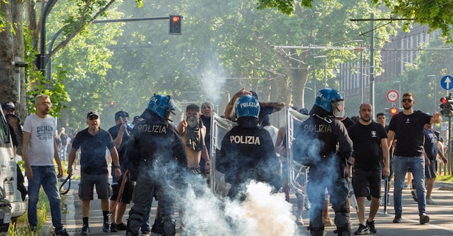  REUTERS REUTERS