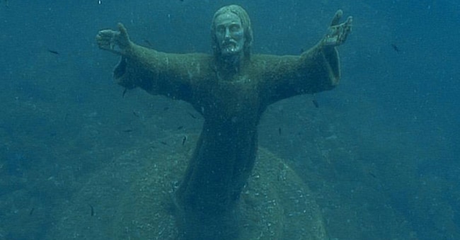 La statua del Cristo degli Abissi a San Fruttuoso di Camogli (Genova) ANSA ANSA