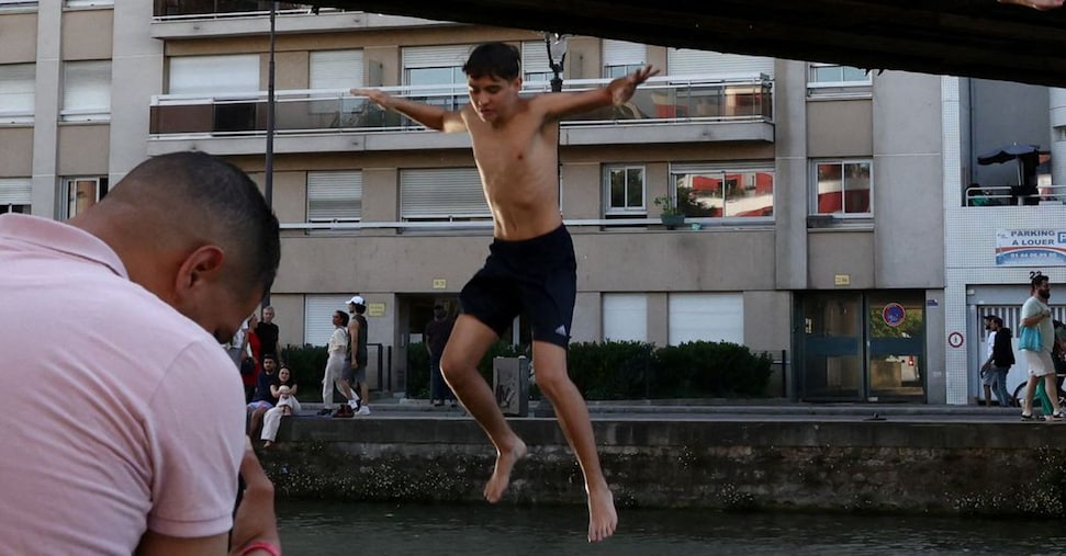 Ondata di caldo in Francia: sette morti confermate, tra cui cinque annegamenti e decessi durante eventi sportivi