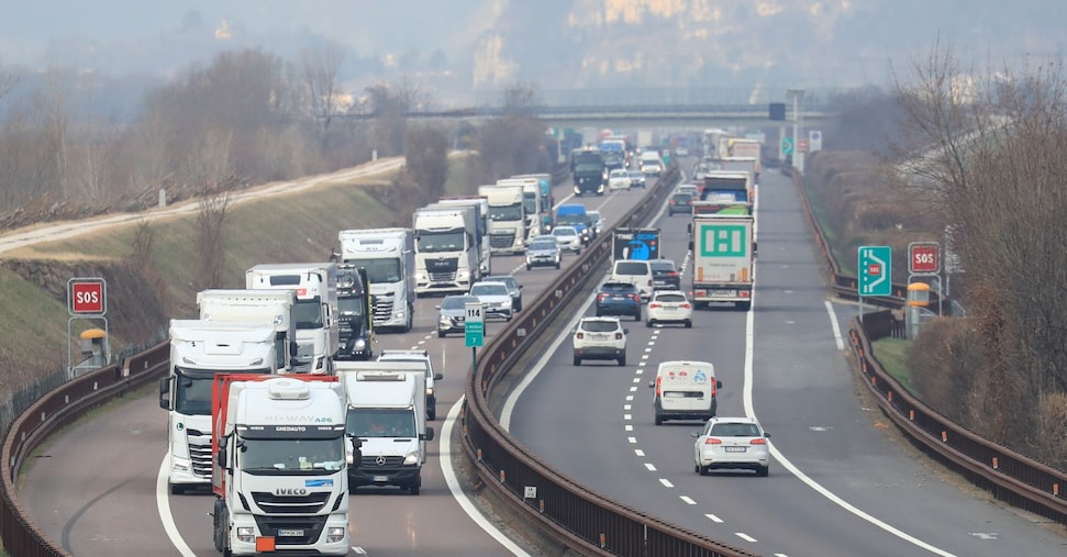 in italia mancano 30mila conducenti al via la piattaforma per trovare lavoro da Ilsole24ore.com in italia mancano 30mila conducenti al via la piattaforma per trovare lavoro