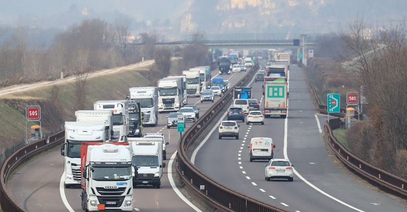 In Italia mancano 30mila conducenti: al via la piattaforma per trovare lavoro In Italia mancano 30mila conducenti: al via la piattaforma per trovare lavoro