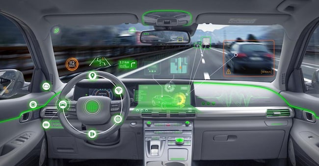 Un’auto connessa è un veicolo dotato di modem integrato, sensori e connessione a Internet, in grado di comunicare in modo bidirezionale con l’esterno