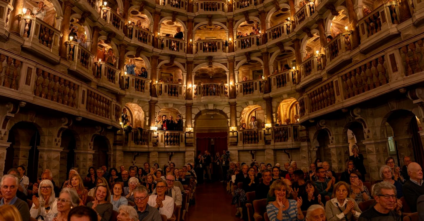 https://i2.res.24o.it/images2010/S24/Documenti/2026/05/27/Immagini/Ritagli/Mantova%20teatro_bibiena_20260526200047-U78171441125wlo-1440x752@IlSole24Ore-Web.jpeg