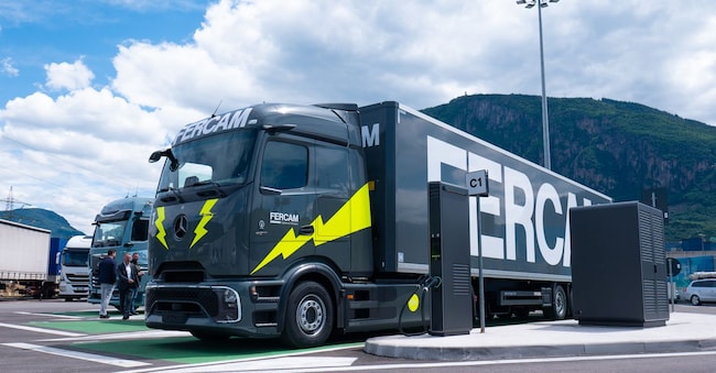 Il Tir elettrico eActros 600 di Mercedes-Benz: il veicolo è impiegato sulle lunghe percorrenze