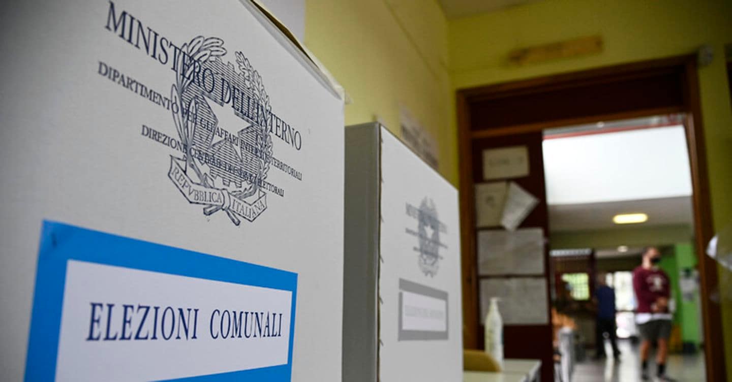 Amministrative, la nuova mappa dei 18 capoluoghi: chi vince e chi perde in attesa dei ballottaggi