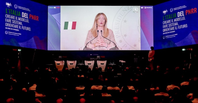 Il messaggio video della presidente del consiglio Giorgia Meloni diffuso all’evento “L’Italia del PNRR” al Museo Nazionale della Scienza e della Tecnologia Leonardo Da Vinci a Milano, 27 maggio 2026. ANSA/MOURAD BALTI TOUATI ANSA