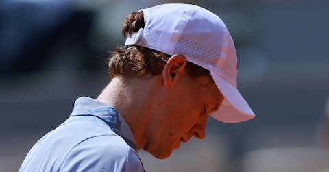 Tennis - Open di Francia - Roland Garros, Parigi, Francia - 28 maggio 2026- L'italiano Jannik Sinner perde al secondo turno contro l'argentino Juan Manuel Cerundolo, Bastera? REUTERS/Stephanie Lecocq REUTERS