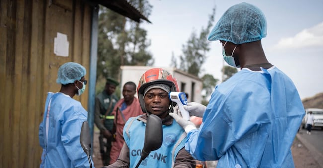 Lavoratori sanitari sottoposti a test sull’Ebola EPA