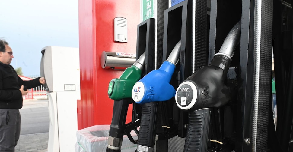 Carburanti, stop al taglio accise? Ecco quanto costano benzina e gasolio negli altri Paesi Carburanti, stop al taglio accise? Ecco quanto costano benzina e gasolio negli altri Paesi