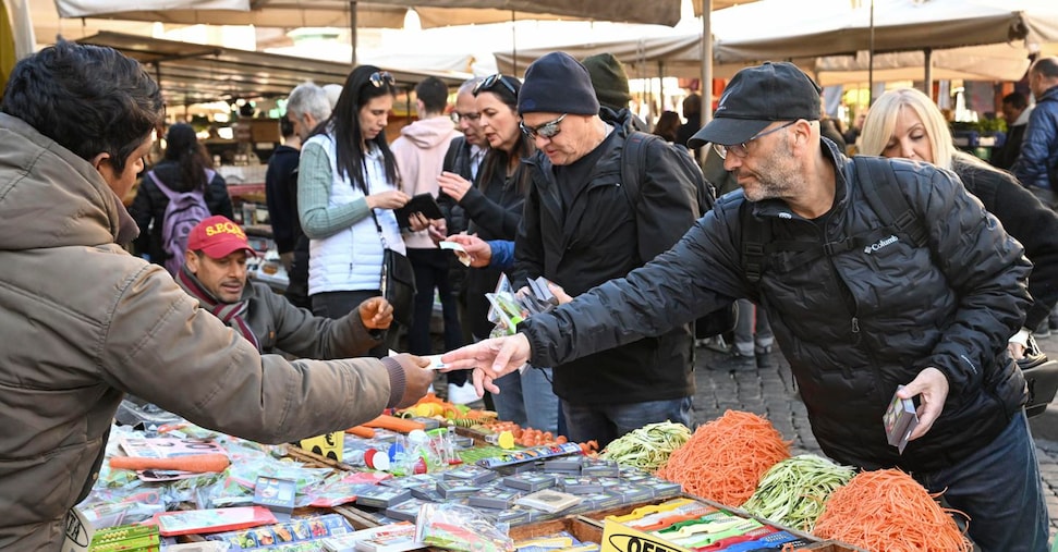 Istat, inflazione a maggio sfonda il tetto del 3% su anno, 0,4% su mese Istat, inflazione a maggio sfonda il tetto del 3% su anno, 0,4% su mese
