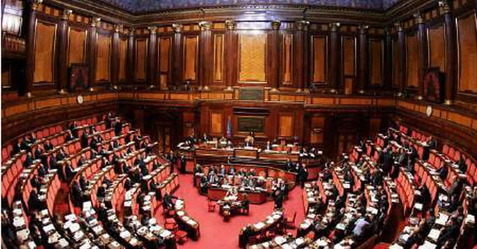 Forza Italia propone riduzione IVA al 5% per assorbenti femminili: riconoscimento come beni di prima necessità